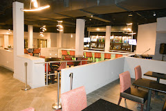 5th Avenue Restaurant & Lounge dining hall