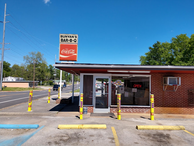 Bunyan's Bar-B-Que outside view