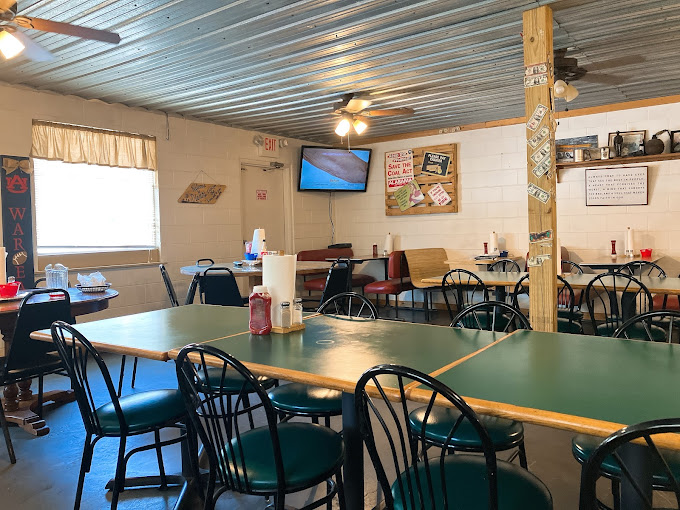 Deano's Hickory Pit dining hall